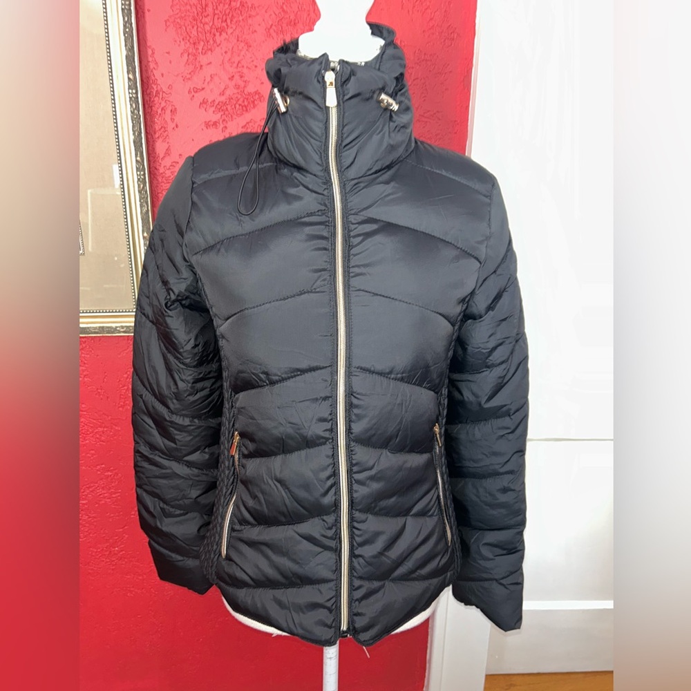 Black Quilted Puffer Jacket with High Collar and Slim Fit